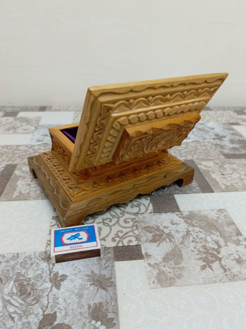 Деревянный шкатулка