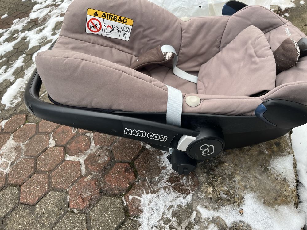 Детско столче за кола Maxi Cosi Pebble + основа