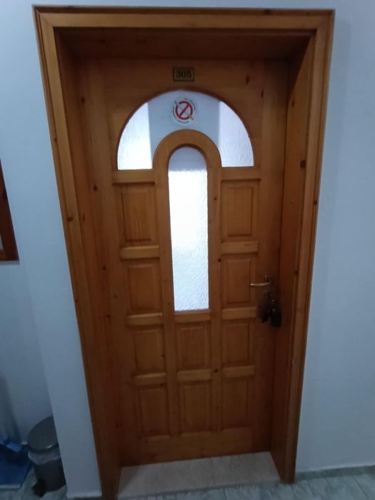 Врати с каси, брави, дръжки, патрони от чам, ламинат и МДФ