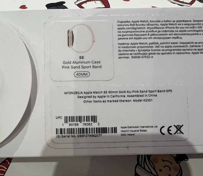 Apple Iwach SE 40mm gold aluminum Case Pink Sand Sport Band.