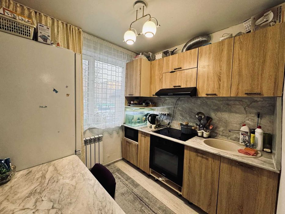 Продам 3х комн квартиру 1 этаж с балконом на 7 мкр