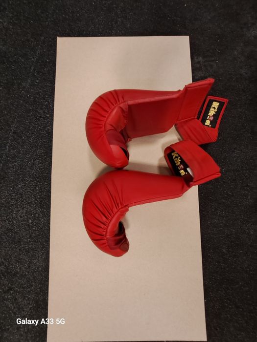 Vând mănuși de box pentru copii,  7-10 ani