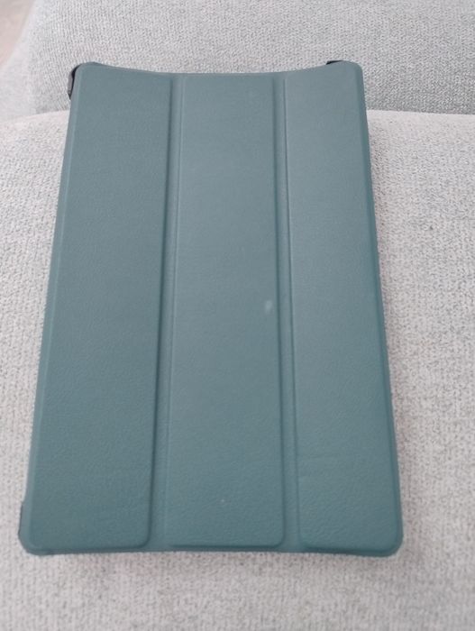 Vând tableta Lenovo M9 in stare excelenta+husa+stylus pen