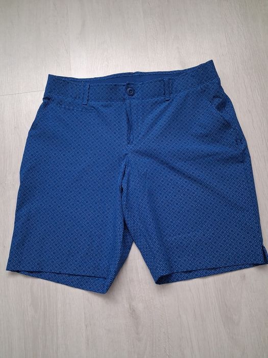 Vand Pantaloni scurti Under Armour  marime M Barbati