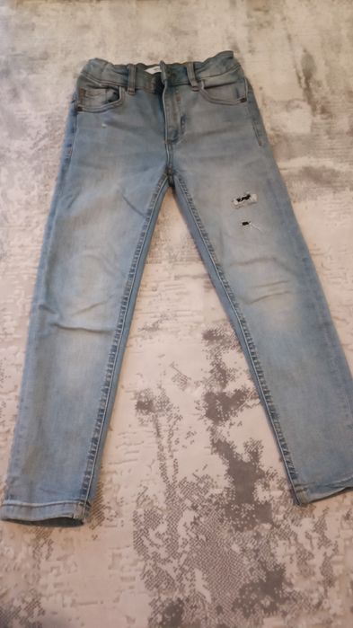 Vând pereche blugi mărimea 128