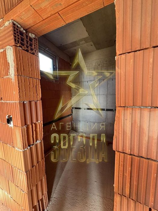 Продават се 2 къщи близнаци с външни гаражи с Акт 14