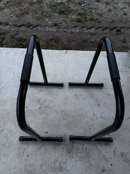 Bara paralele GymBeam – stare foarte bună, robuste