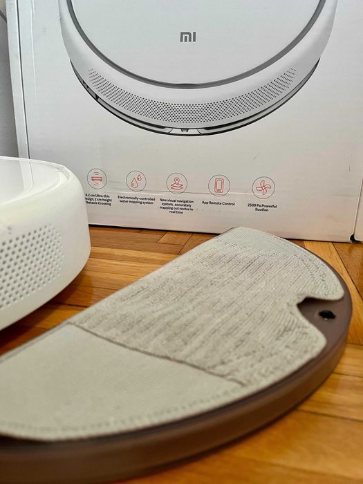 Vând Aspirator Xiaomi Mi Robot Vacuum Mop Cleaner
