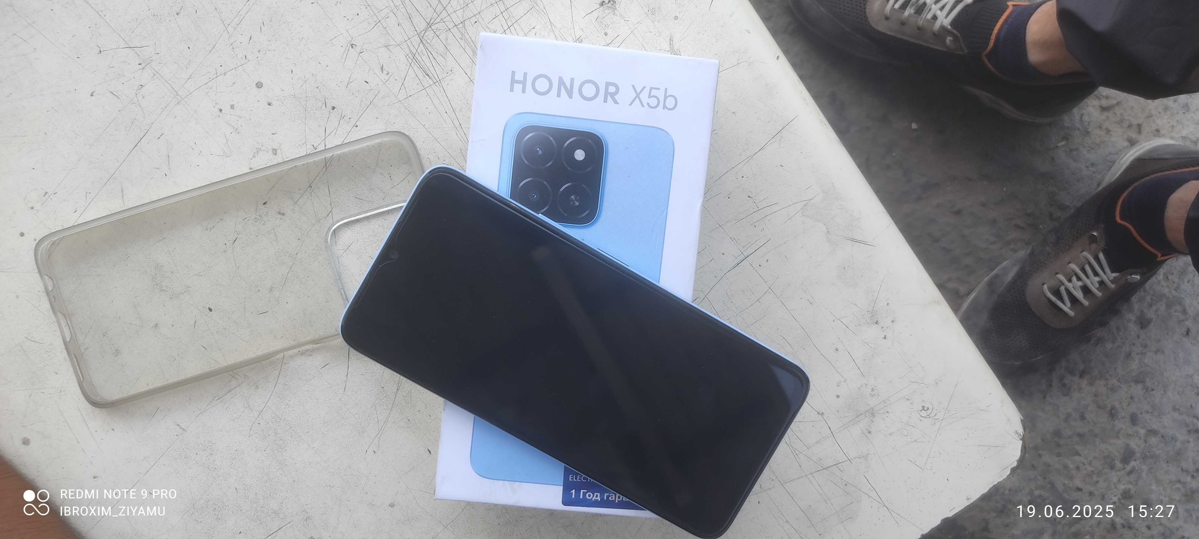 Telefon yaxshi narxda sotiladi va narxi kelishiladi