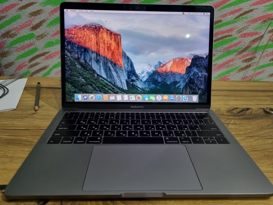 MacBook Pro  sotiladi Core i5