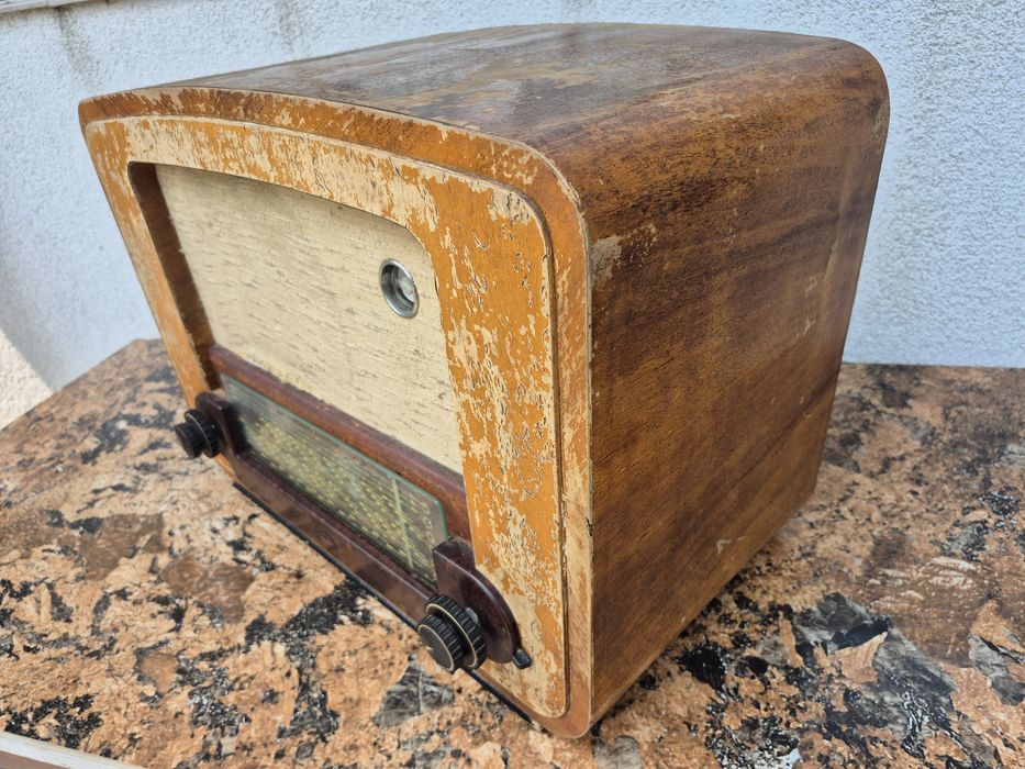 Radio cu lampi marca EAK ,model Super mare 97/51WS, made in Germany
Su