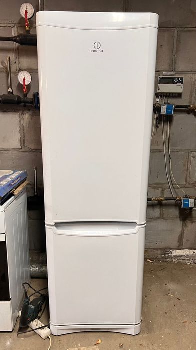 Холодильник Indesit