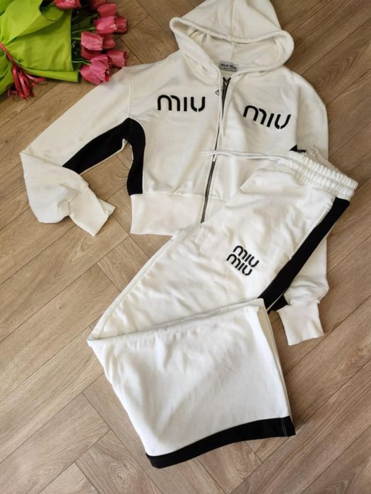 Дамски комплекти Намаление