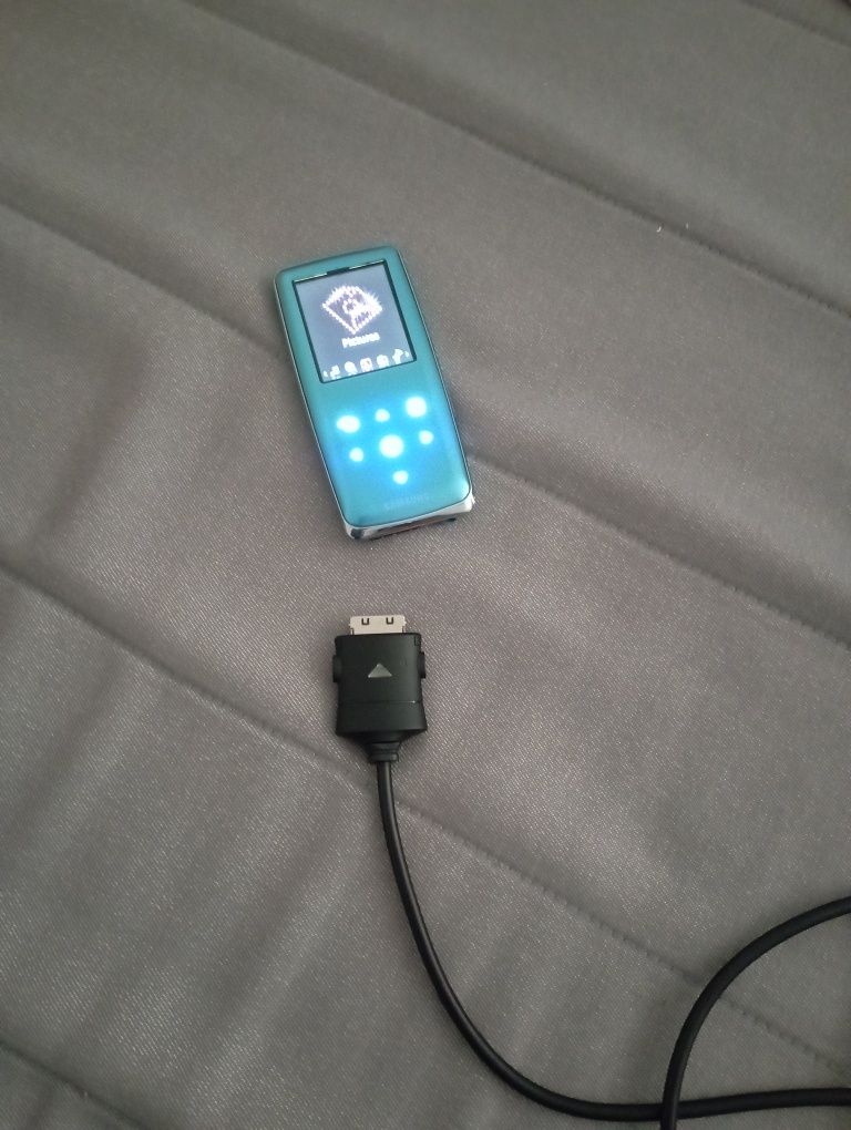 Vând mini MP3 3 player