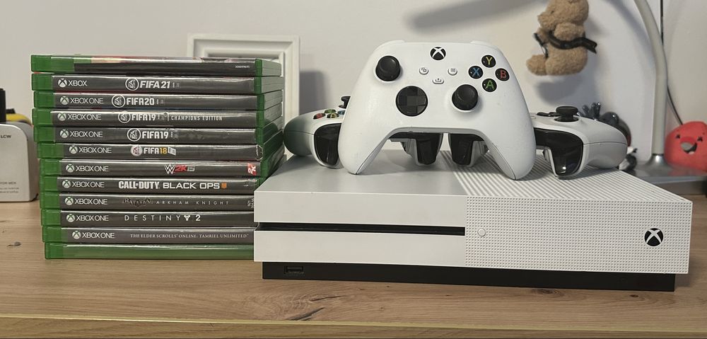 Xbox one S 1TB.