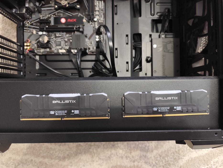 Vand PC dotat cu procesor AMD Ryzen 5 5600g