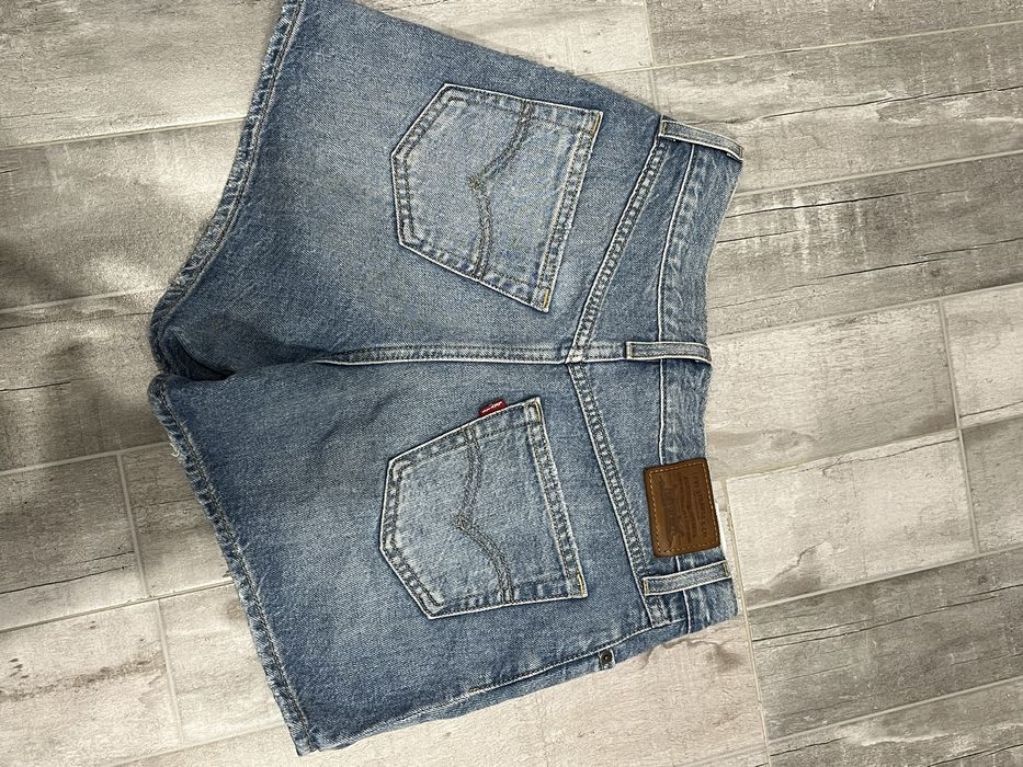 Blugi scurti Levis masura S / 26