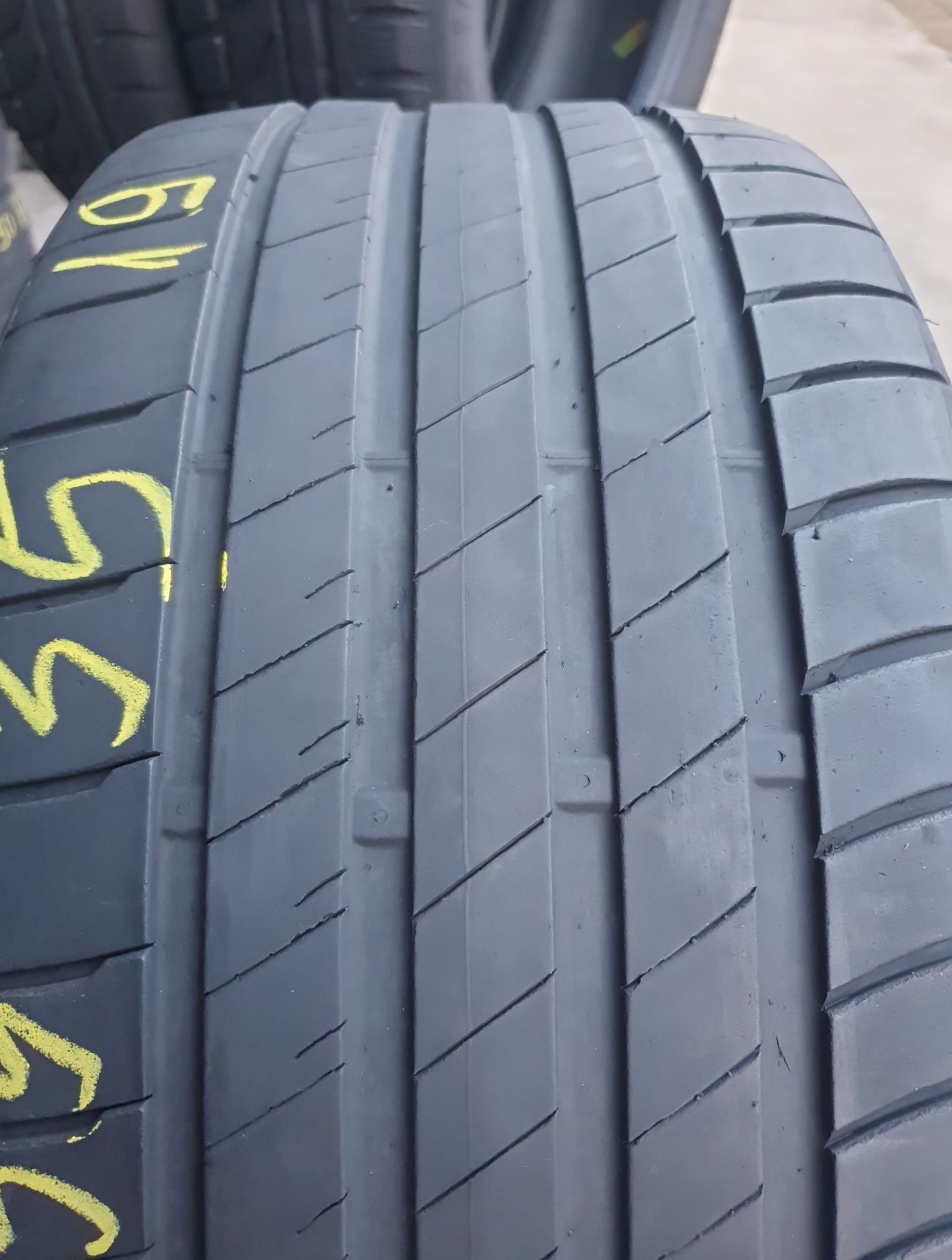 1 Anvelopa Vară Bridgestone 235 35 19 impecabilă.