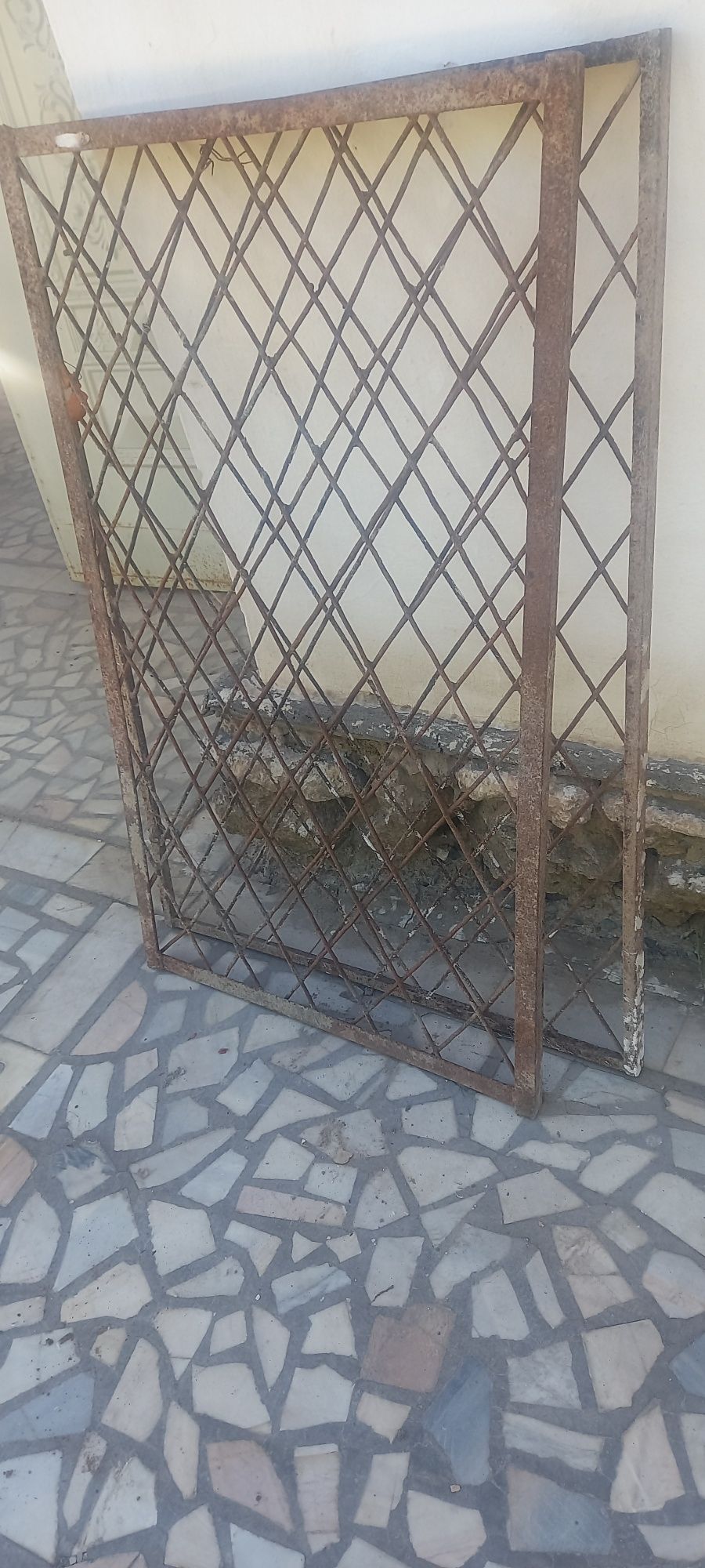 Решётка металлическая