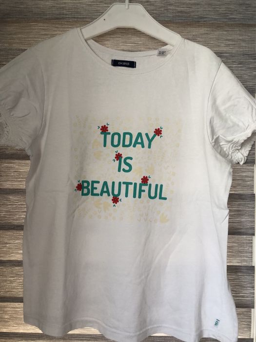 Къси панталонки и тениска