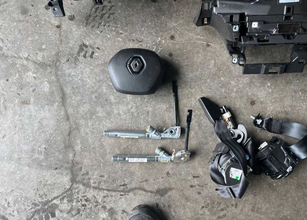 Арматурно табло аирбег колани airbag Renault Megane IV 4