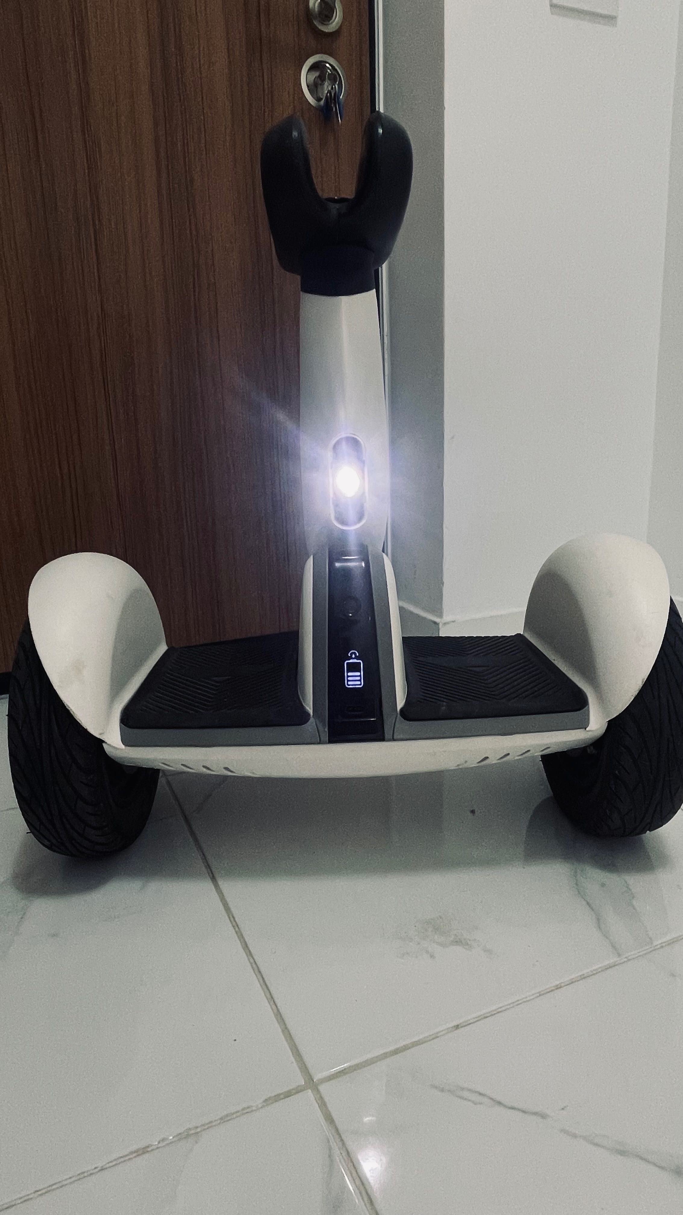 Mini Segway Ninebot MiniPlus (MiniPlus-54V) cu telecomandă Albă