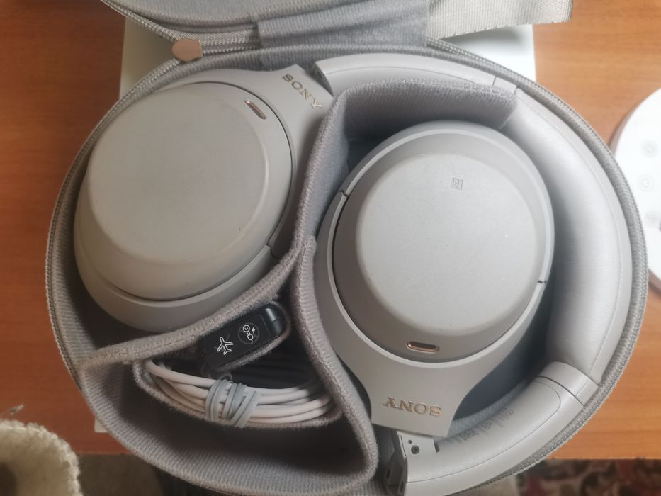 Sony WH 1000XM4 Бежевый
