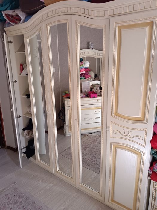 Продается спальний гарнитур