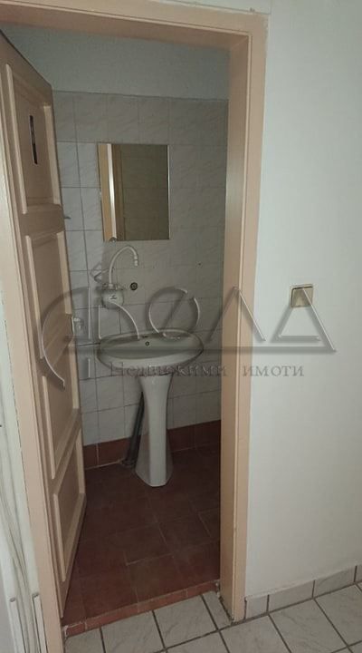 Дава се под наем Офис в София, Хладилника - 200 кв.м за 1000 € - Снимка #7