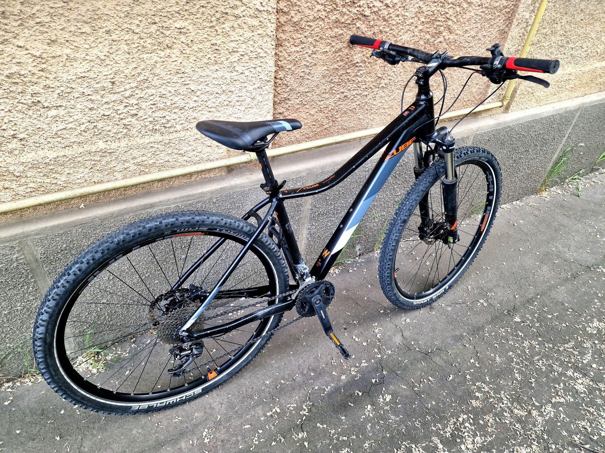 Bicicleta CUBE roti pe 29 mountainbike