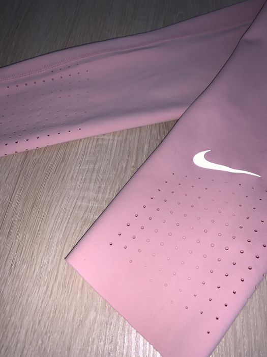 Nike epic lux tight fit