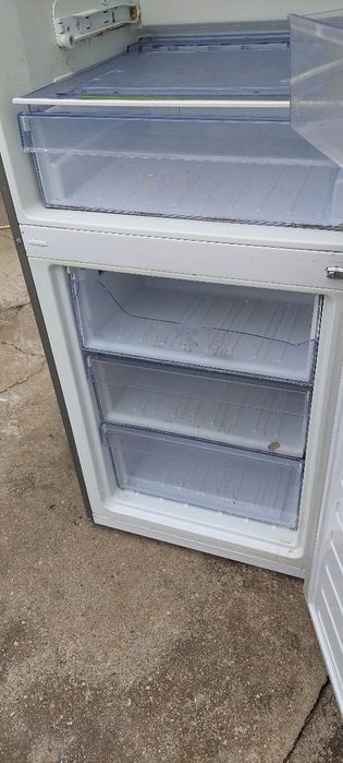 Combină frigorifică Beko total No Frost cu uși de inox
