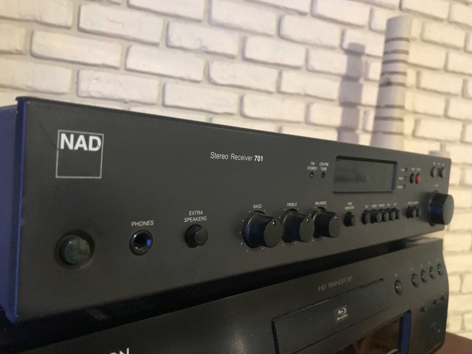 NAD 701 amplituner