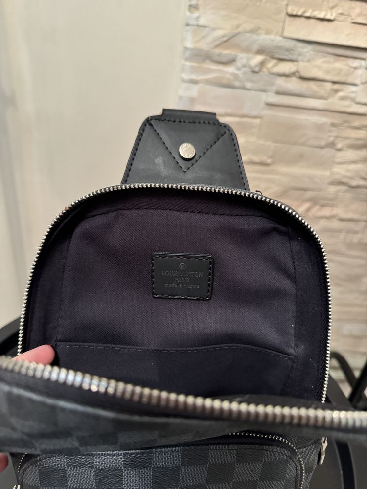 Уникална чанта на марката L.ouis Vuitton