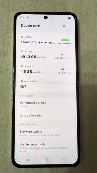 Samsung Galaxy Z Flip5 в гаранция още 18 месеца