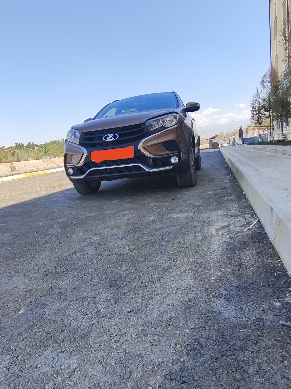 Lada Xaray cross ful