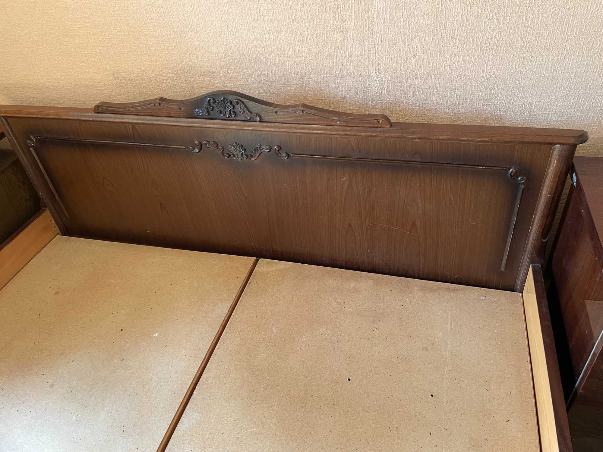 Продам двуспальную кровать, Польша, ширина 160 см, деревянная