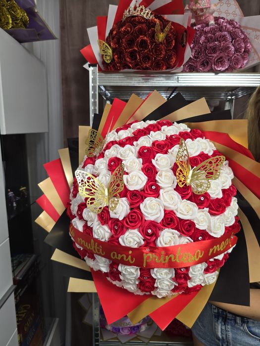 Buchet 151 trandafiri de sapun cu mesaj, cadoul perfect!