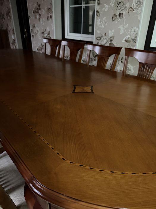 Продам стол и 10 стульев для кухни