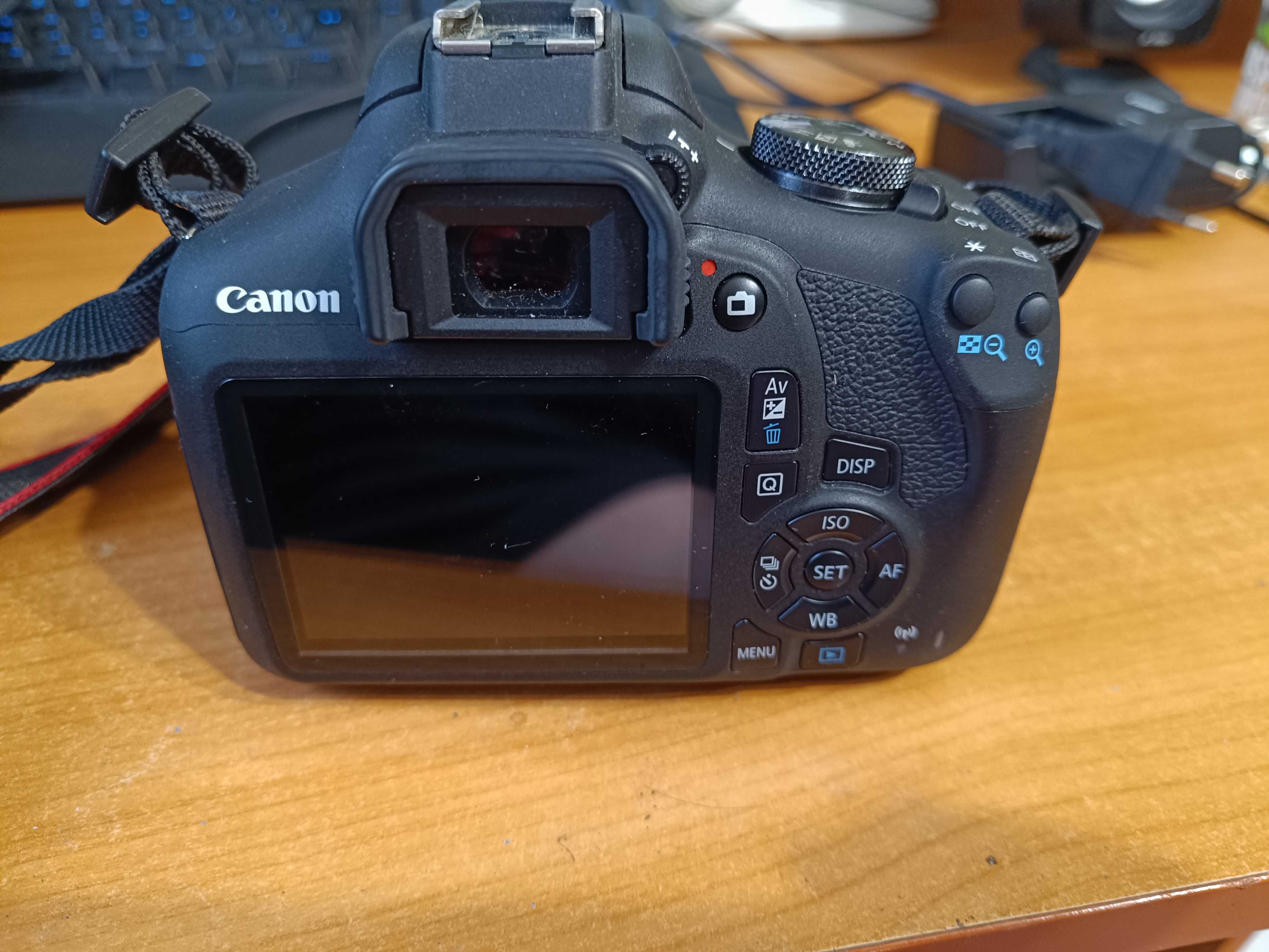 Фотоапарат DSLR Canon EOS 2000D,24.1 MP, Черен +Чанта