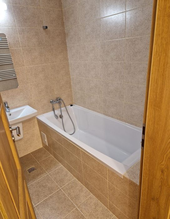 Apartament modern 3 camere + boxa + loc parcare, an constructie 2018