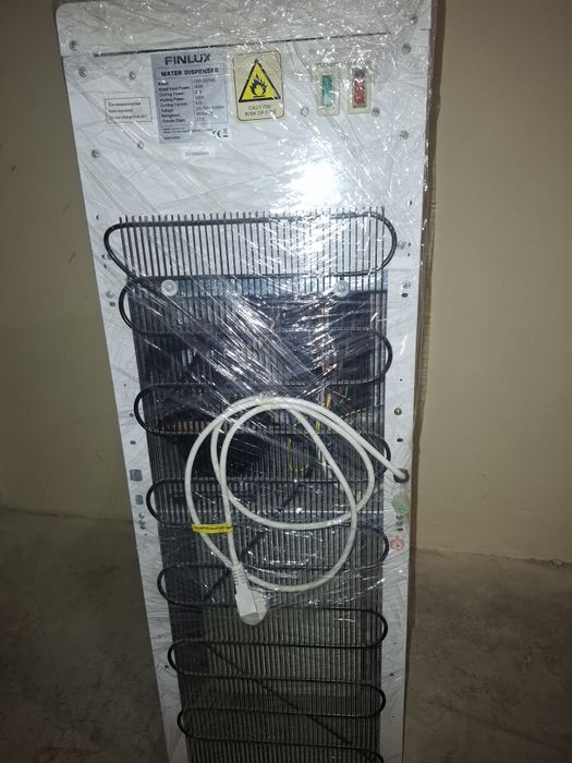 Диспенсър за вода с компресор