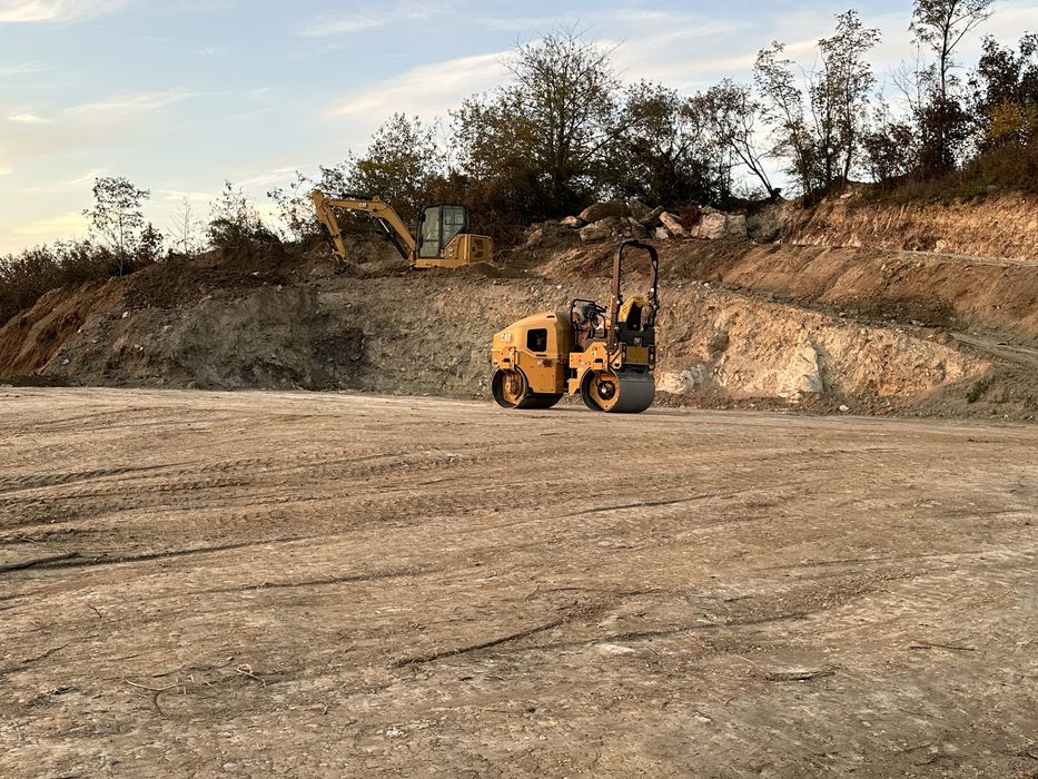 Excavator miniincarcator , compactor , canion