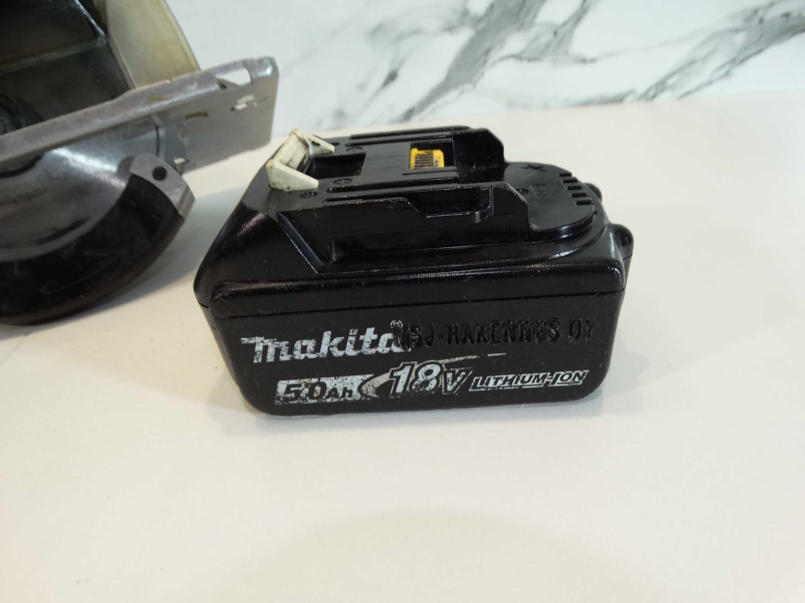 Makita DCS 552 - Циркуляр за метал