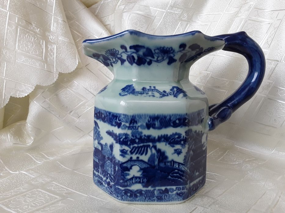 Carafa, ceramica victoriană, de colecție prezinta marcaj