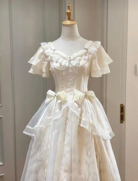 Платье молочного цвета