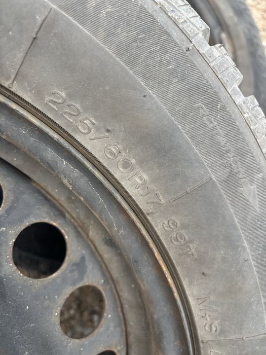 Зимни гуми Unitoyal с железни джанти 225/60/17 , ДОТ 1316