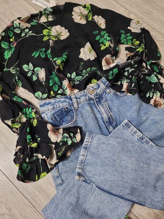Bluză neagră H&M, mărimea 38, imprimeu florall