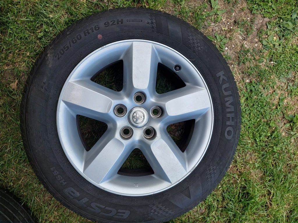 Jante anvelope vara Kumho 205 60 R16 Toyota Avensis T27