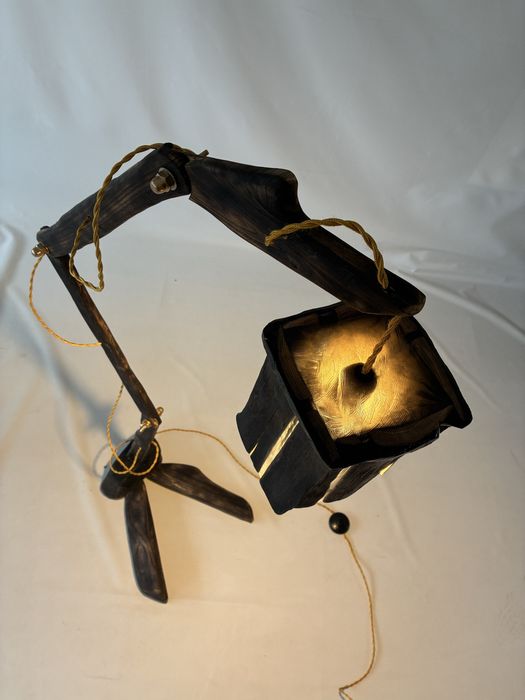 Lampadar handmade din lemn de salcam ars